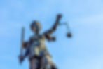 Anwalt Hannover Strafrecht klärt über Völkermord auf Justitia
